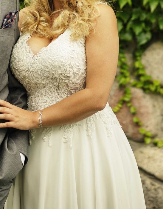 Suknia ślubna z muślinową spódnicą