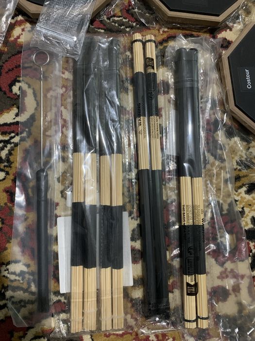 Педаль для бас бочки (барабана), педи, пружини для барабана, щотки.