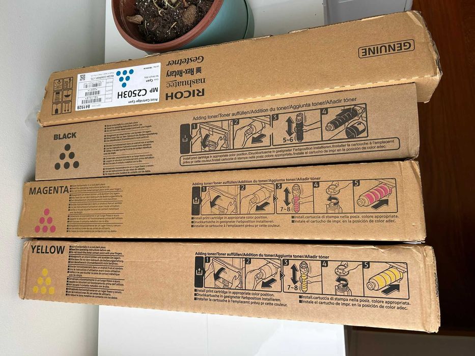 8 cartuchos de tinta novos/lacrados RICOH MPC2003