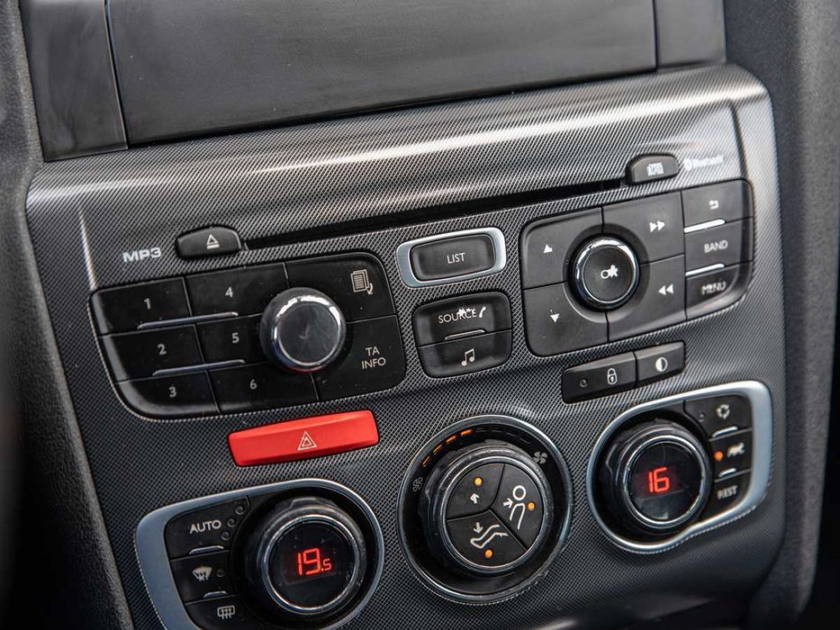 Citroën C4 1.6 HDi Attraction | Desde 129€ Mês | Nacional