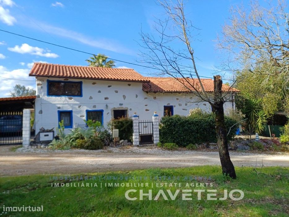 Charmosa casa de campo com 2 quartos, uma casa de banho, sala, cozi...