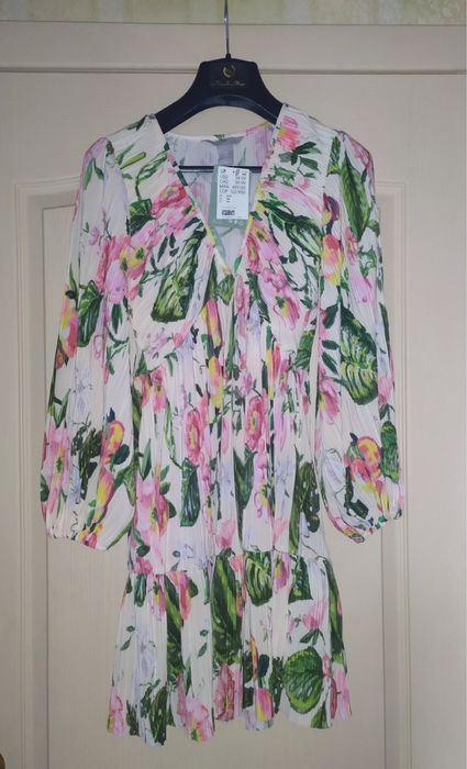 Красивое брендовое платье и майка