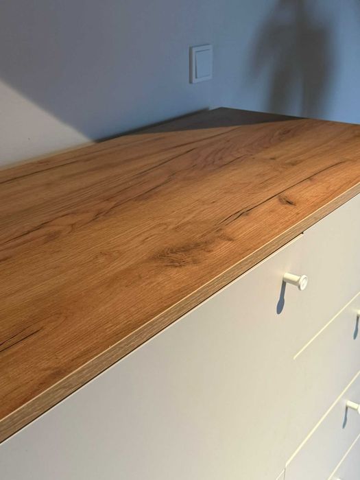 Komoda na wymiar 120 cm – złamana biel, mat, cichy domyk, BDB stan