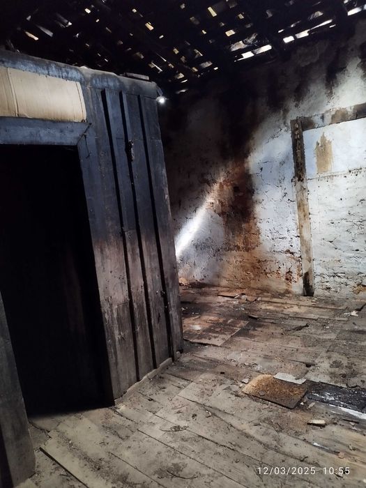 Vende se ou troca se por outra casa na aldeia para reconstruir
