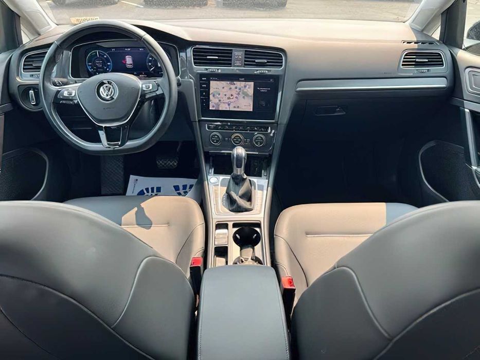 Volkswagen e-Golf SE      2019