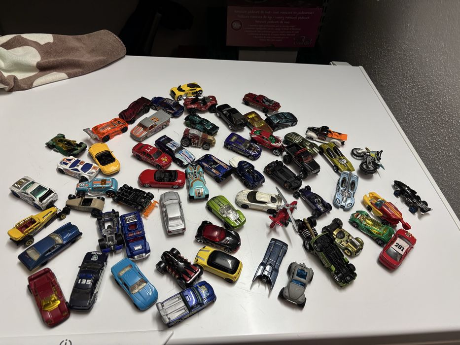 Carrinhos de brincar pequenos