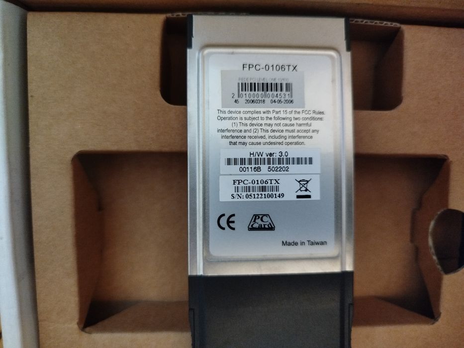 Placa de rede PCMCIA (CardBus) da marca LevelOne (modelo FPC-0106TX)