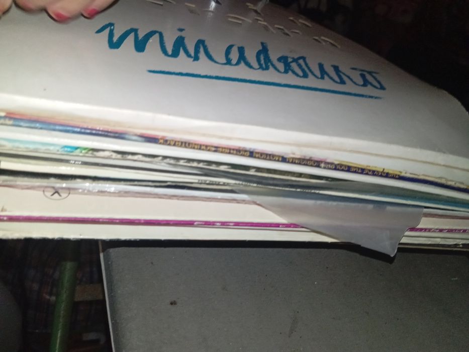 Vários discos vinil vendo tudo junto