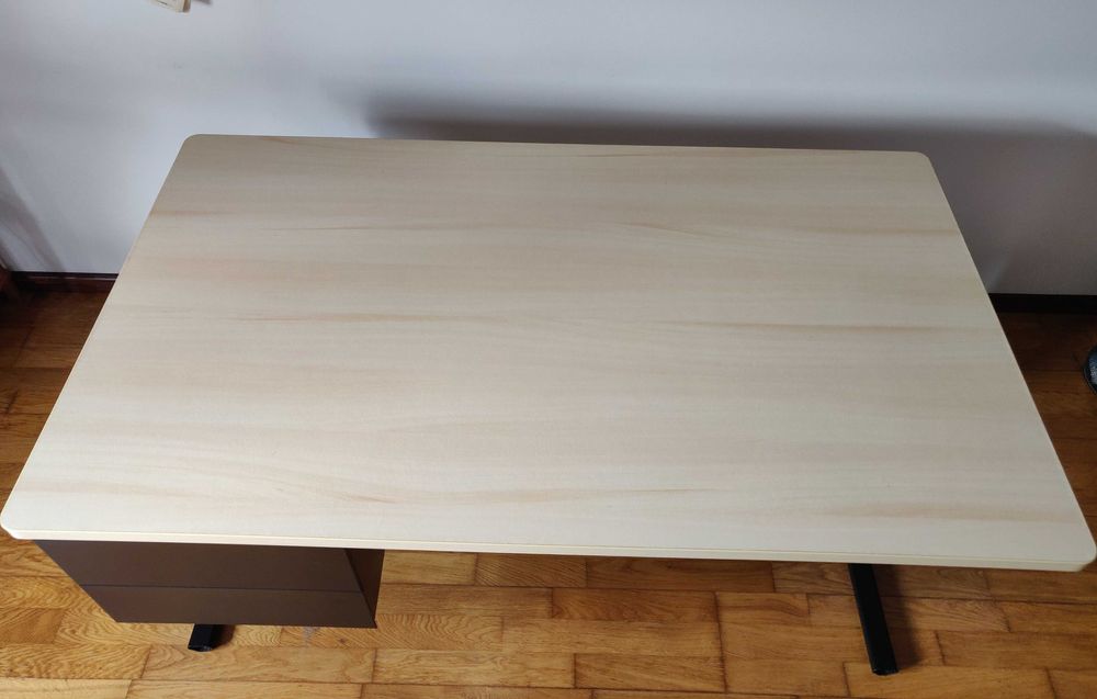 Secretária em muito bom estado