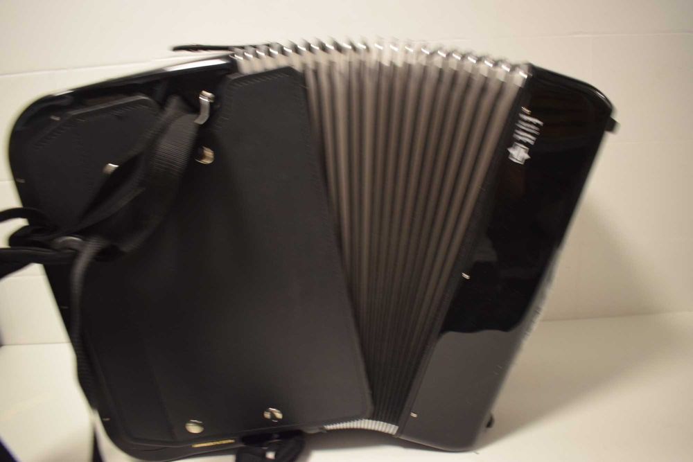 Acordeao Hohner Rveira III Gold 3 Voz, N . 116