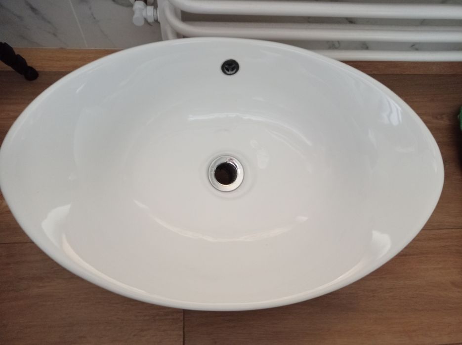 Umywalka owalna biała