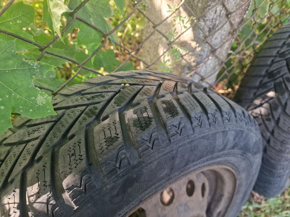 Felgi stalowe z oponami  zimowymi Toyota Yaris I