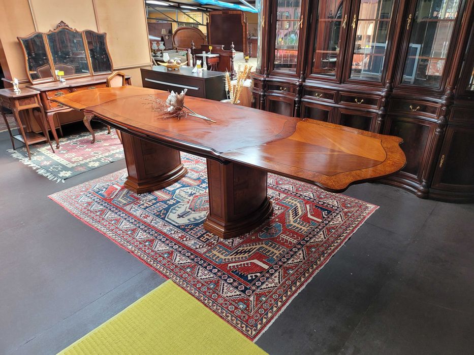 Enorme mesa de sala - Muito bom estado geral