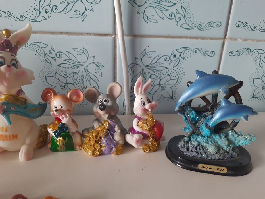 Фигурки, статуэтки, магнитики, сувениры