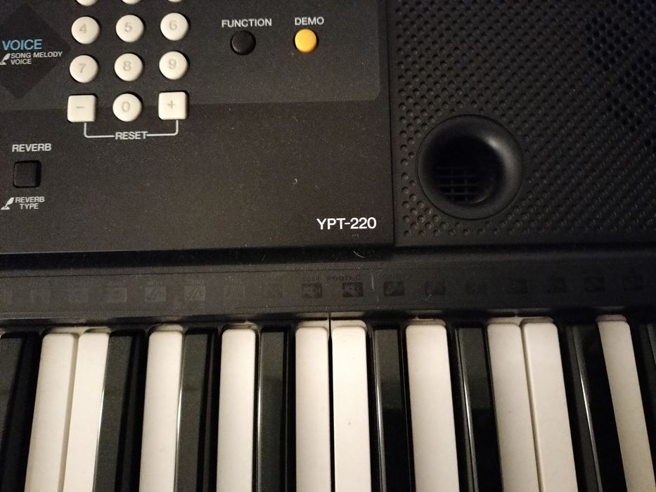 Teclado / Órgão Yamaha YPT-220 – 61 Teclas | Excelente Estado