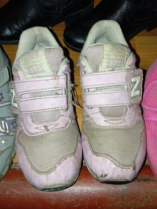 Віддам взуття на дівчинку р. 29,30,31