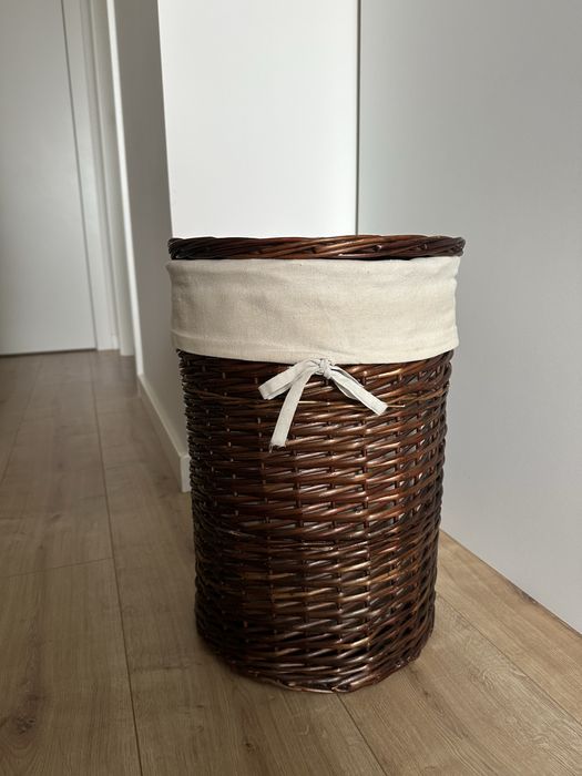 Cesta de vime para colocae roupa