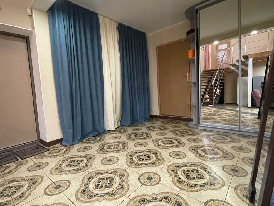 Продам будинок в центрі міста , вул. Пашутінська