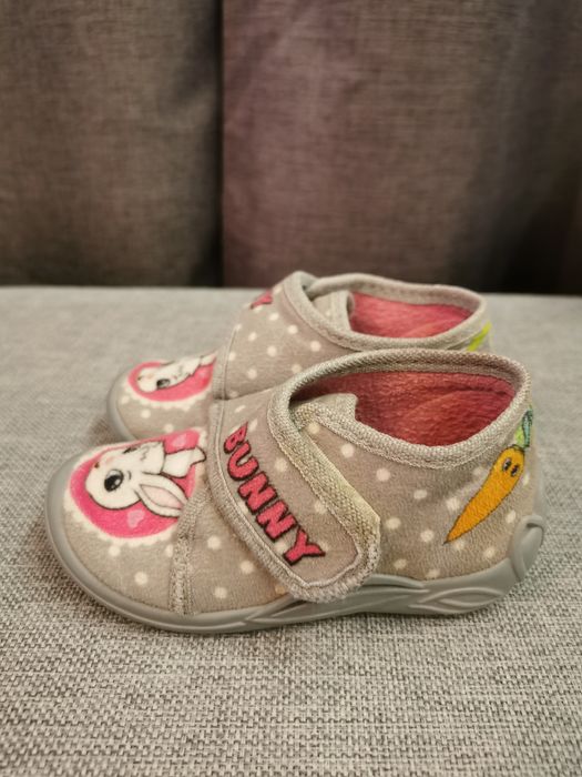 Piękne kapcie z Bunny na rzepy. Rozmiar 22