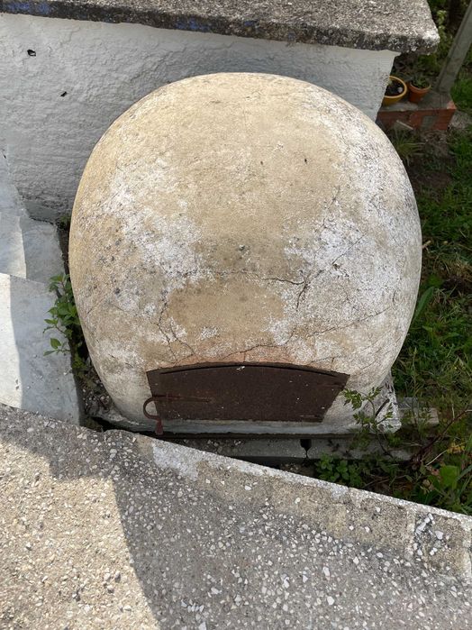 Forno a lenha tradicional tijolo antigo– pizzas, pão.