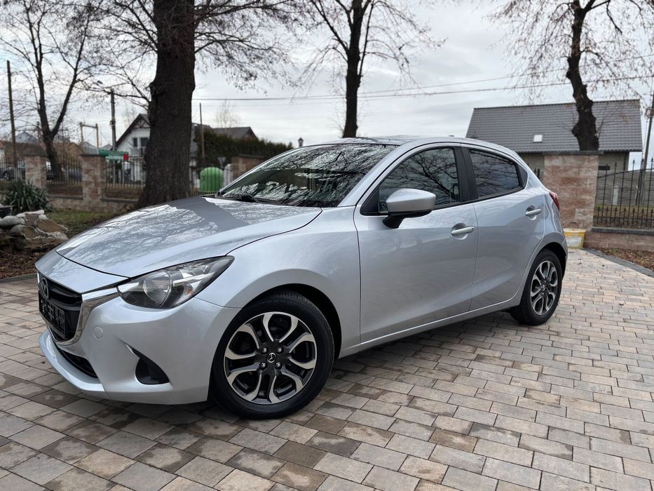 Mazda 2 Model 2018**Nawigacja**Grzane fotele**