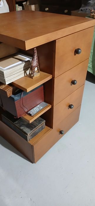 Móvel de quarto muito bom
