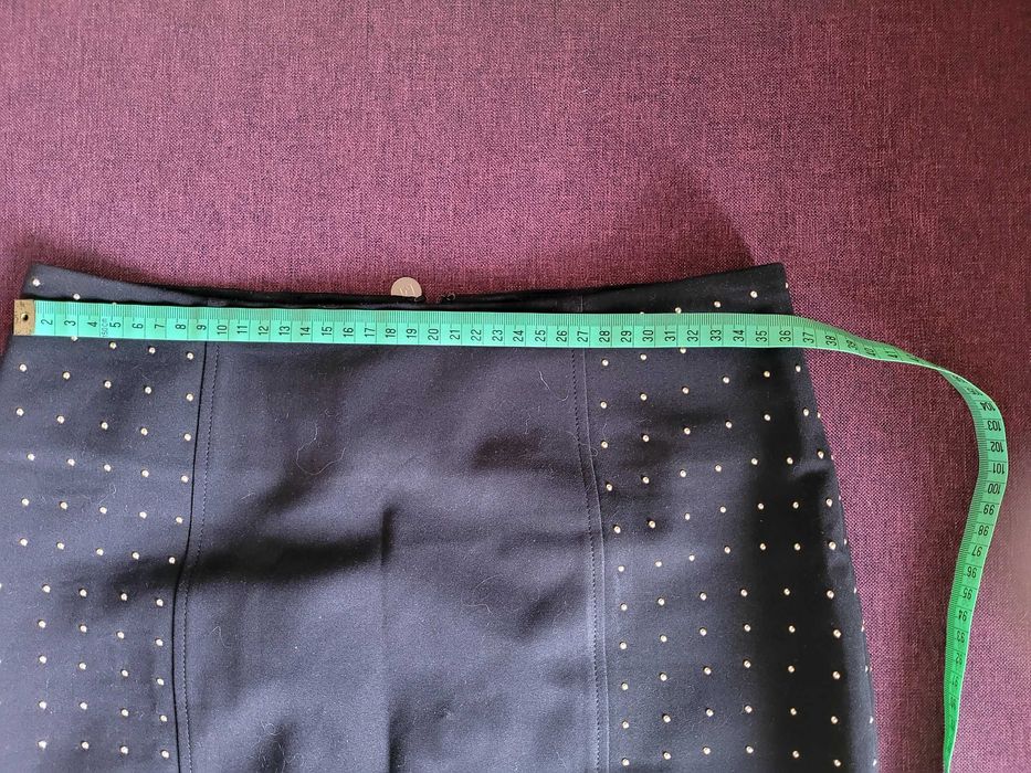 czarna ołówkowa spódnica