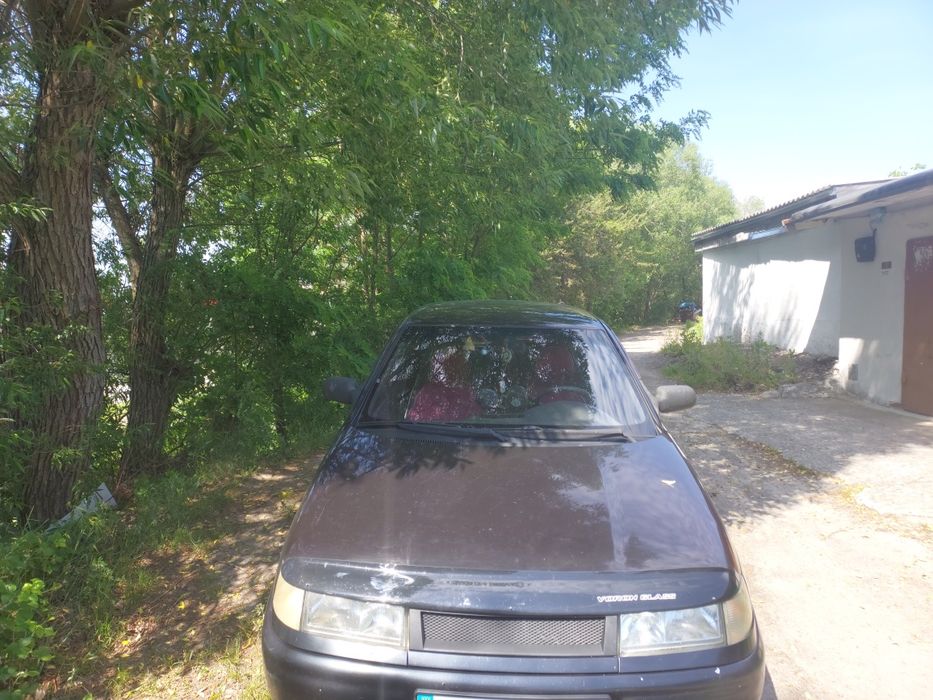 Автомобіль ваз 211040