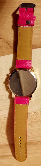 Nowy różowy zegarek