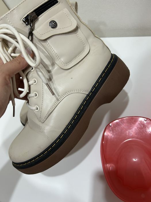 Віддам безкоштовно чоботи на суху погоду і ваночки для манікюру