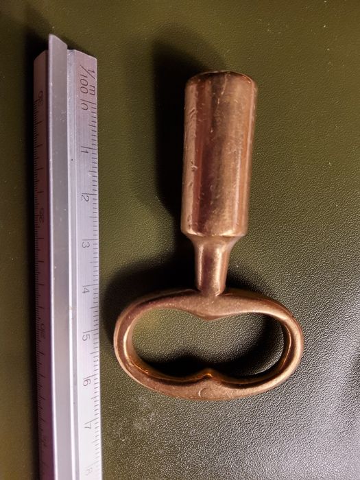 Klucz do zegara mosiężny.