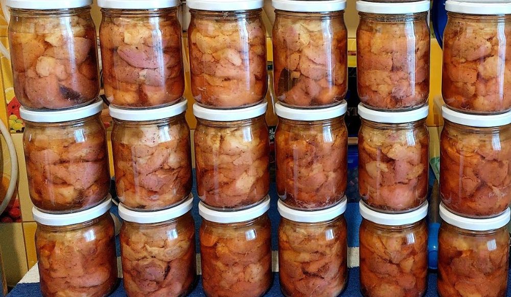 Тушонки домашні власного виробництва.