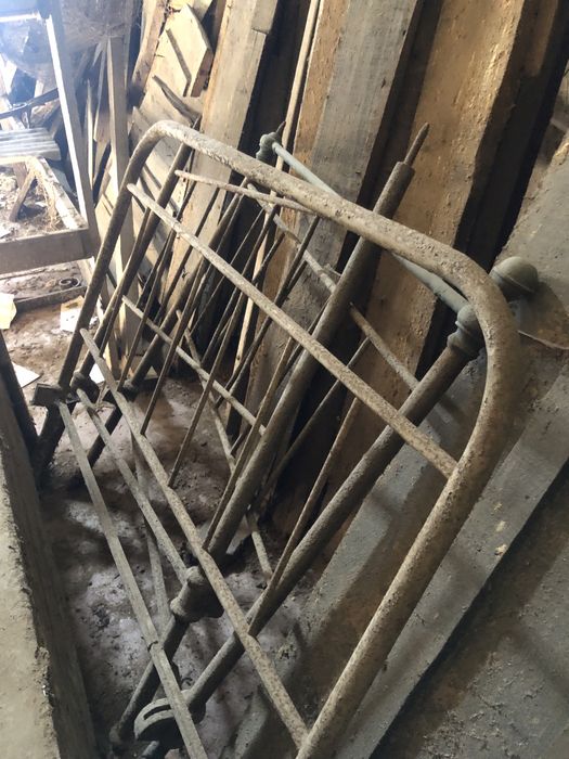 Várias camas para venda de ferro para recuperar