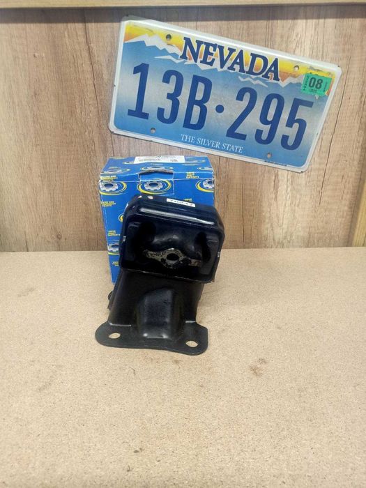 Подушка двигуна права  Jeep Grand Cherokee Jeep Commander