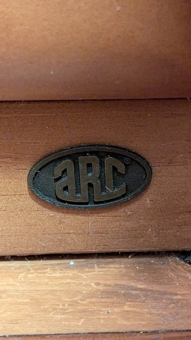 Cama e estúdio com secretária de estantes - ARC