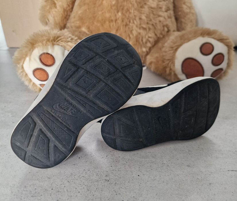 Czarne adidasy Nike 23,5 na rzep