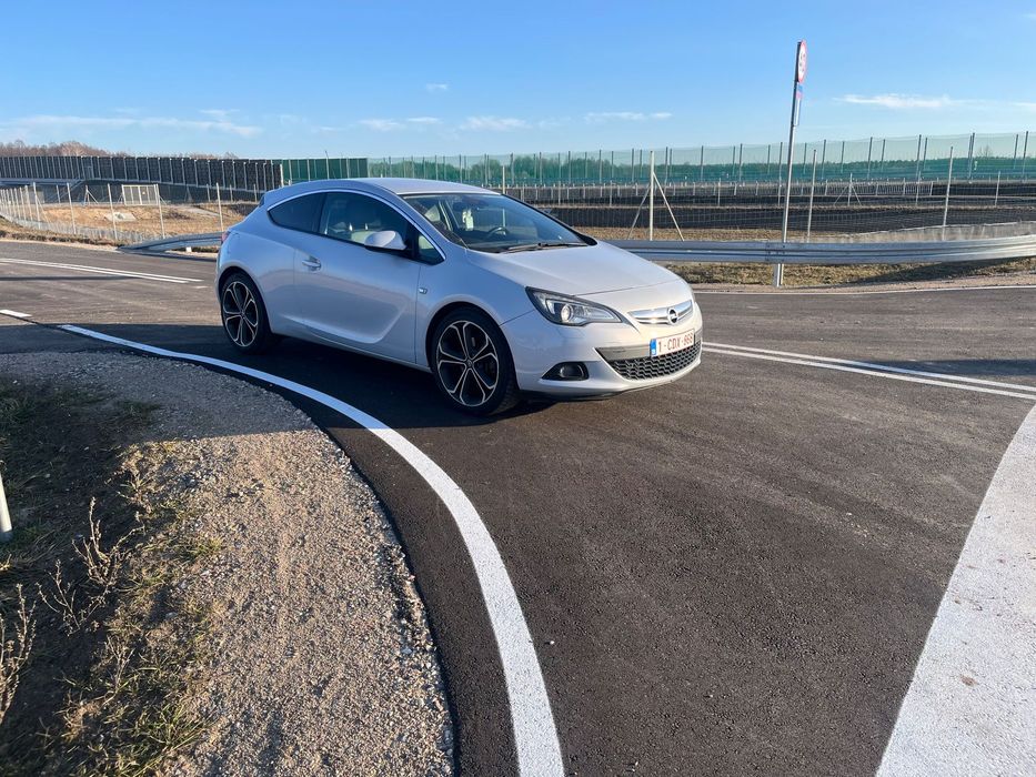 Opel Astra opel astra j gtc 2,0 cdti 165 km alu 20 skóra biksenon