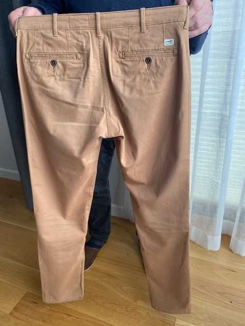 Spodnie Wrangler Chino W33xL34 w kolorze miodowym