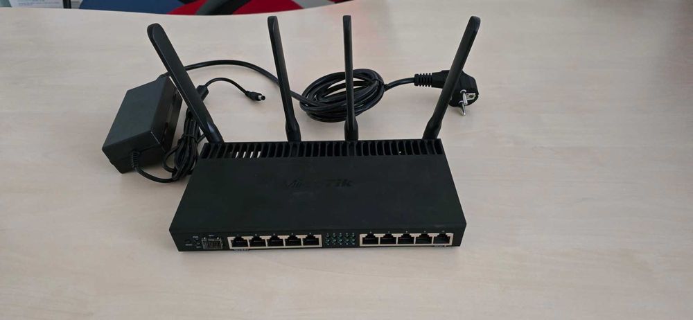 Маршрутизатор MikroTik RB4011iGS+5HacQ2HnD-IN
