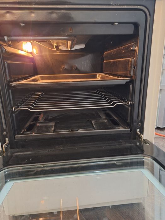 Kuchenka kuchnia piec gazowy z butlą bialy