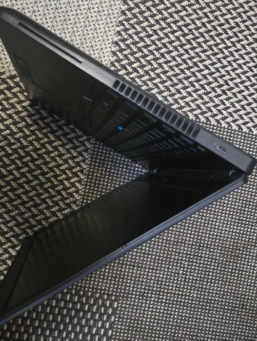 Ноутбук Dell Latitude E5570