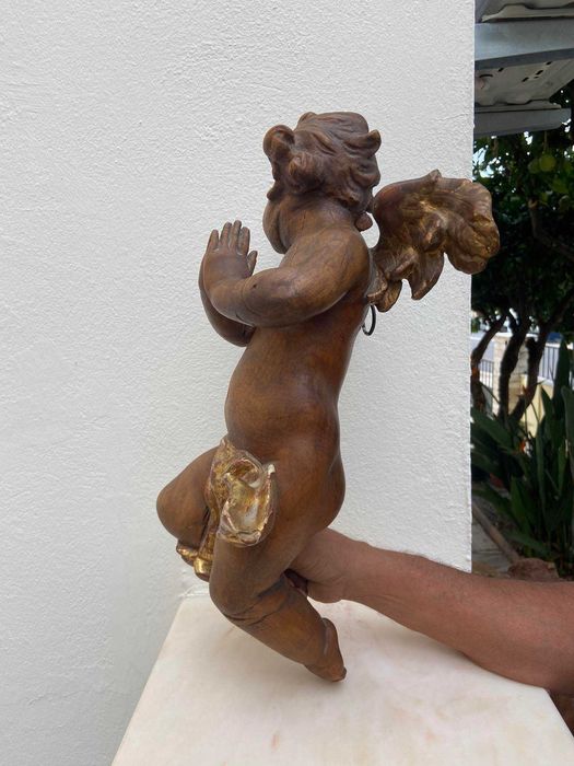 Par de anjos barrocos esculpidos em madeira Sec. XVIII