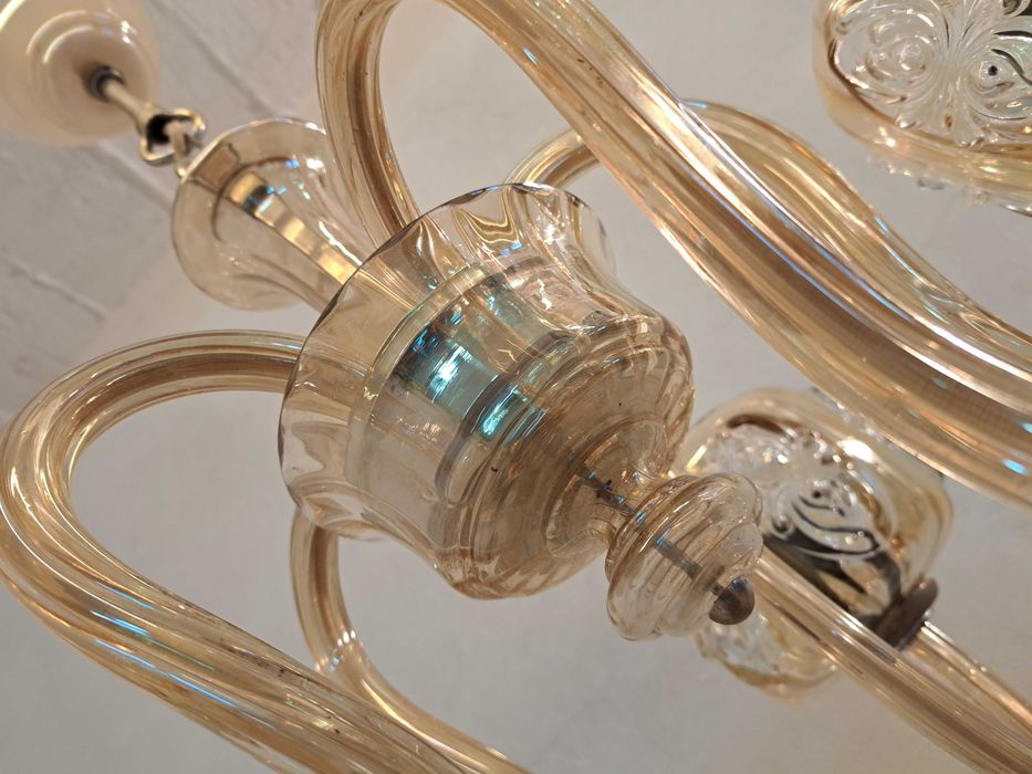 Żyrandol szklane ramiona klosze jak Murano szkło opalizujące