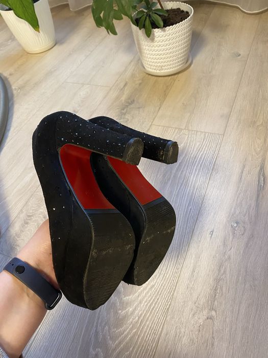 Чорні туфлі  36 розмір