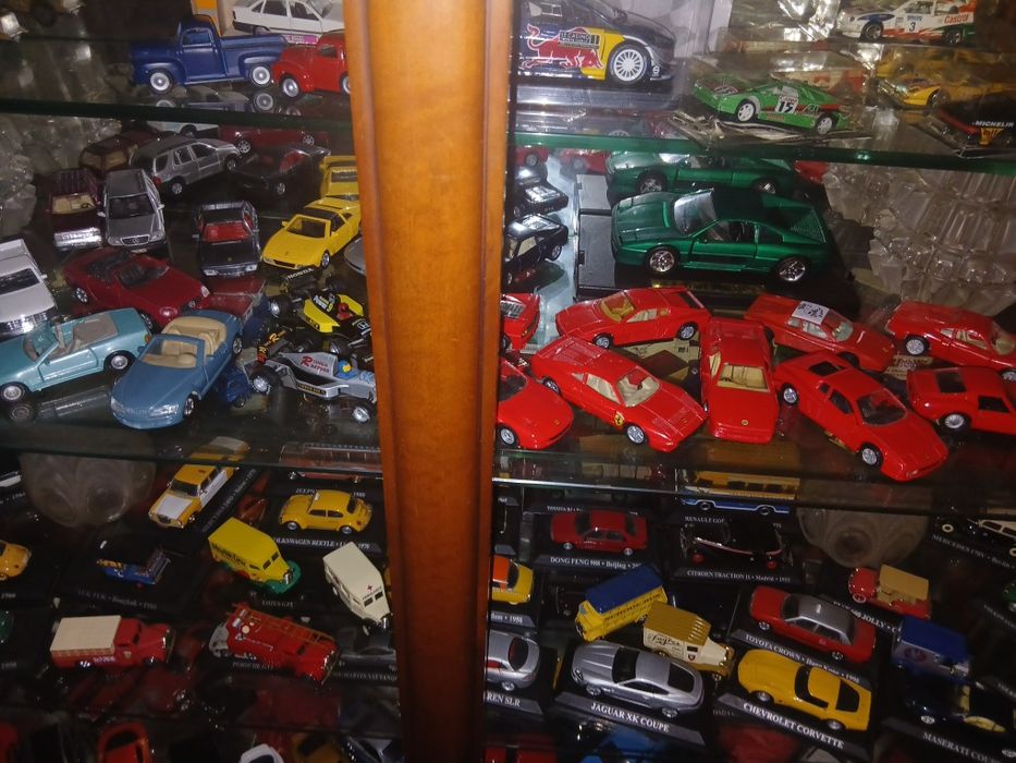 Colecao 140 carri minitura por 700 €