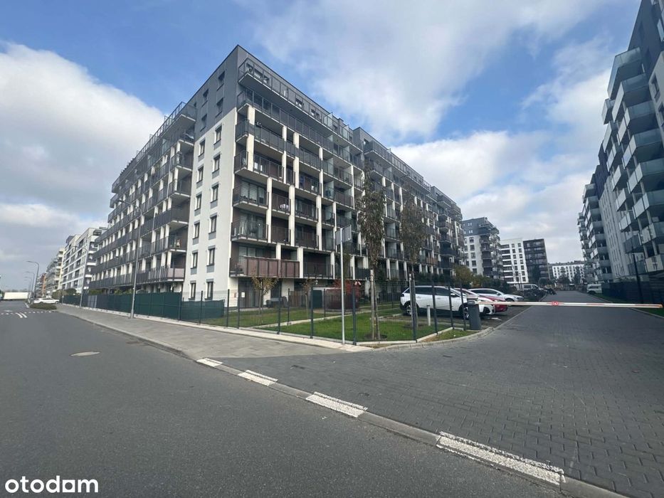 Bezpośrednio, duży balkon, komórka, miejsce postojowe - do wejścia