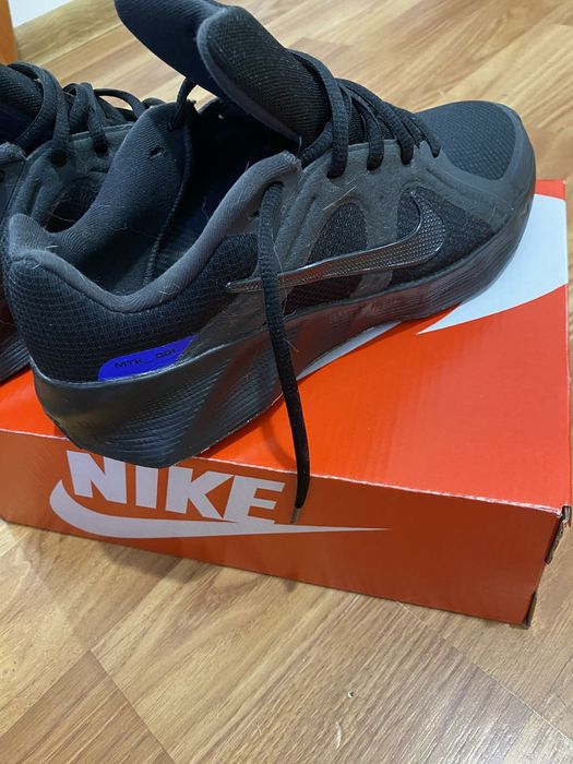Продам оригинальные кросовки NIKE