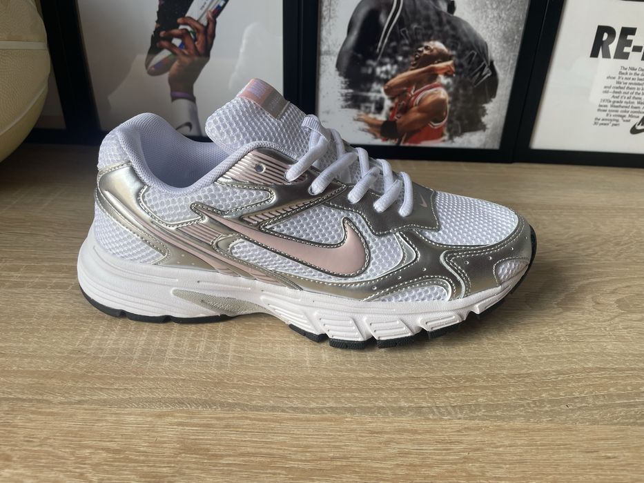 Кросівки Nike Air Max Vomero 37-41 в наявності.