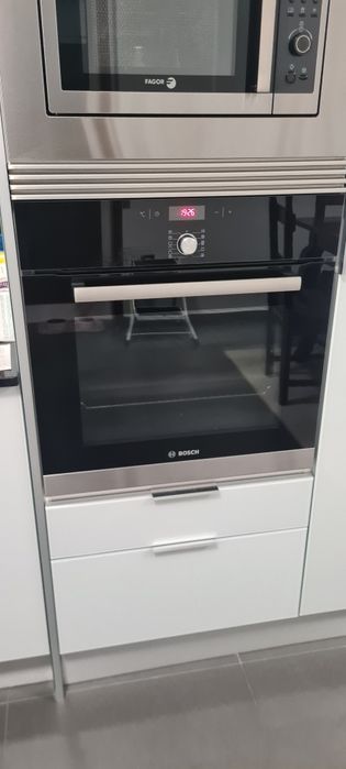 Cozinha completa com eletrodomésticos