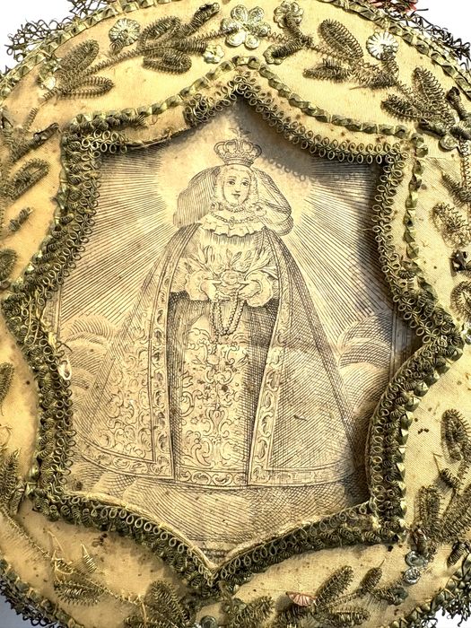 Lindissimo antigo registo bordado com imagem da Nossa Senhora